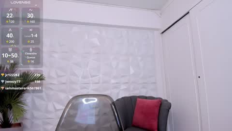 Snapshot of saraamills chatting on December 2024 01:45:01 AM Sara online show from December 2024 01:45:01 AM