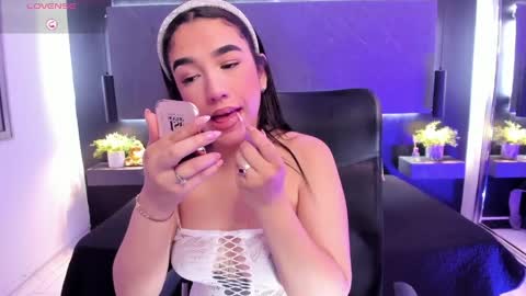 Snapshot of saraamills chatting on April 2026 04:10:02 AM Sara online show from April 2026 04:10:02 AM