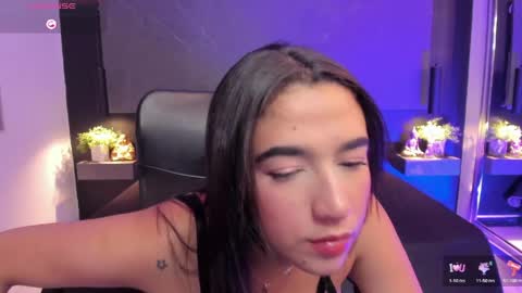 Snapshot of saraamills chatting on April 2026 04:06:02 AM Sara online show from April 2026 04:06:02 AM