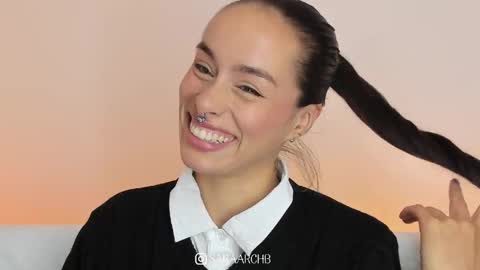 Snapshot of saraarchbould chatting on May 2026 04:18:02 AM Sara online show from May 2026 04:18:02 AM