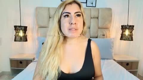 Snapshot of sarablonde_t chatting on May 2026 10:51:02 PM sarablonde_t online show from May 2026 10:51:02 PM
