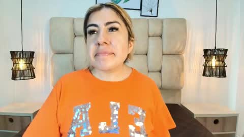 Snapshot of sarablonde_t chatting on May 2026 07:30:01 PM sarablonde_t online show from May 2026 07:30:01 PM