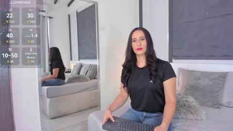  Sara Gomez  online show from January 2025 03:27:01 PM