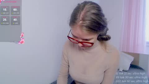 Snapshot of sarah_hs chatting on April 2026 11:27:01 AM Sarah online show from April 2026 11:27:01 AM