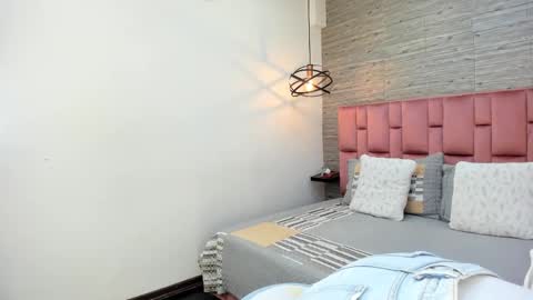 Sarah Deyvis online show from February 2025 05:19:02 PM