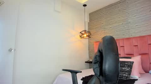 Sarah Deyvis online show from September 2025 05:46:02 PM