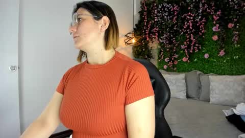 Sarah Deyvis online show from January 2026 02:52:02 PM