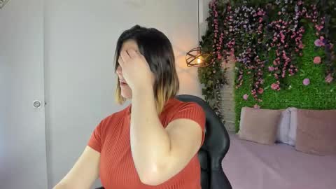 Sarah Deyvis online show from February 2026 01:51:01 PM