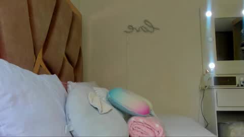 sarahhensoon online show from November 2025 05:13:02 PM