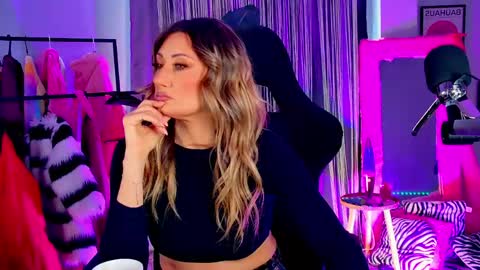 Snapshot of sarahholly chatting on May 2026 12:33:01 PM Divine Sarah NONUDE model online show from May 2026 12:33:01 PM