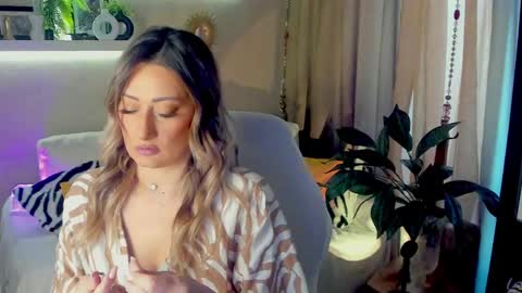 Snapshot of sarahholly chatting on May 2026 06:29:01 AM Divine Sarah NONUDE model online show from May 2026 06:29:01 AM