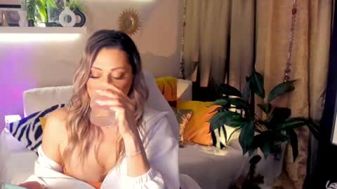 Snapshot of sarahholly chatting on May 2026 06:35:02 PM Divine Sarah NONUDE model online show from May 2026 06:35:02 PM
