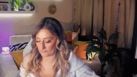 Snapshot of sarahholly chatting on May 2026 04:04:02 PM Divine Sarah NONUDE model online show from May 2026 04:04:02 PM