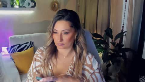 Snapshot of sarahholly chatting on May 2026 03:08:02 PM Divine Sarah NONUDE model online show from May 2026 03:08:02 PM