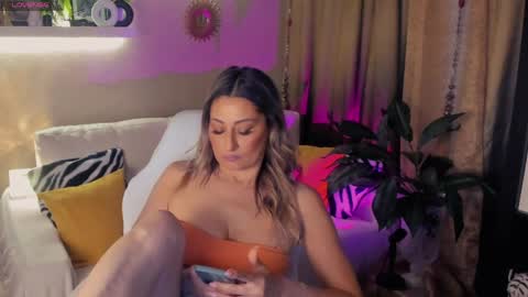 Snapshot of sarahholly chatting on May 2026 04:28:01 PM Divine Sarah NONUDE model online show from May 2026 04:28:01 PM