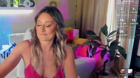 Snapshot of sarahholly chatting on May 2026 06:30:02 AM Divine Sarah NONUDE model online show from May 2026 06:30:02 AM