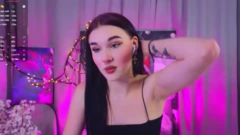 Snapshot of sarahhunny chatting on December 2025 09:20:02 PM Sarah online show from December 2025 09:20:02 PM