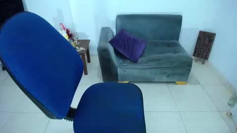 Saraloves online show from November 2025 11:21:02 AM