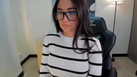 Snapshot of saraparkerx chatting on December 2025 11:11:01 PM I am Sara online show from December 2025 11:11:01 PM