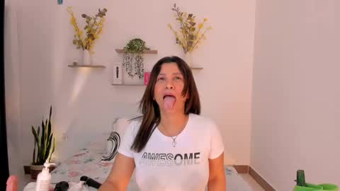 sararamirez43 online show from December 2025 12:20:02 AM