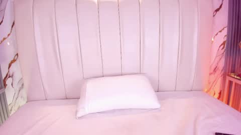 Sara   online show from April 2026 11:31:02 PM