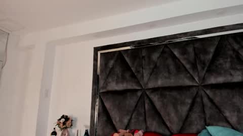 Snapshot of sararoy_ chatting on November 2025 12:42:01 PM Sara online show from November 2025 12:42:01 PM