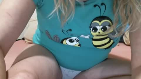 Snapshot of sarasexx33 chatting on June 2026 11:39:01 PM sarasexx33 online show from June 2026 11:39:01 PM