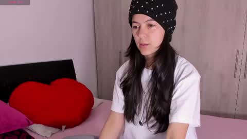 Snapshot of sarasweet_4 chatting on June 2026 10:46:02 AM Sara online show from June 2026 10:46:02 AM