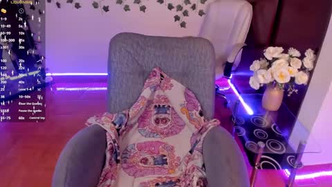 Snapshot of saray__jones chatting on January 2025 12:37:01 PM saray__jones online show from January 2025 12:37:01 PM