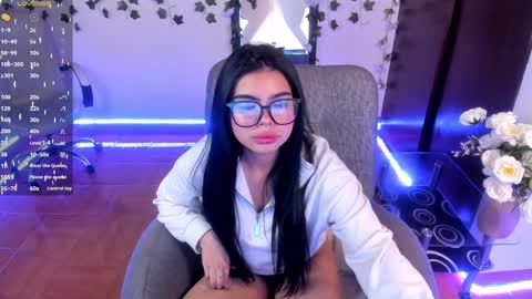 Snapshot of saray__jones chatting on January 2025 12:29:01 PM saray__jones online show from January 2025 12:29:01 PM