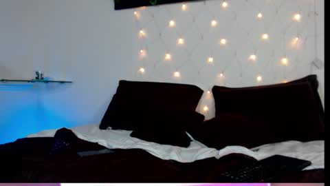 Snapshot of saray__jones chatting on February 2025 06:19:02 PM saray__jones online show from February 2025 06:19:02 PM