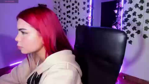 Snapshot of saray__jones chatting on September 2025 12:37:01 PM saray__jones online show from September 2025 12:37:01 PM