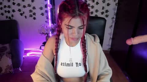 Snapshot of saray__jones chatting on September 2025 02:06:01 PM saray__jones online show from September 2025 02:06:01 PM