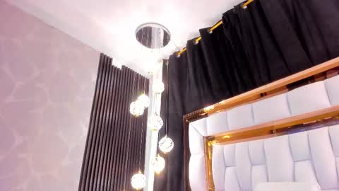 Snapshot of sarayroyse chatting on November 2025 07:30:01 PM Saray online show from November 2025 07:30:01 PM