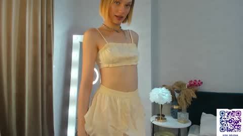 Your Selena 3 online show from September 2025 02:33:01 AM