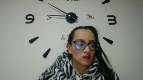sarita_start online show from November 2025 01:44:01 AM