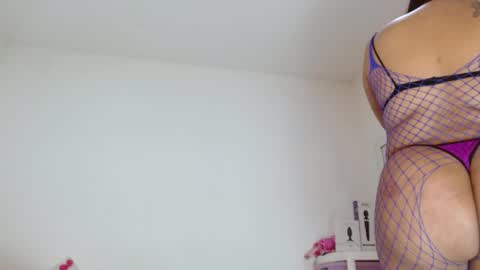 Snapshot of sasha_creamy chatting on May 2026 08:27:01 PM Sasha Creamy online show from May 2026 08:27:01 PM