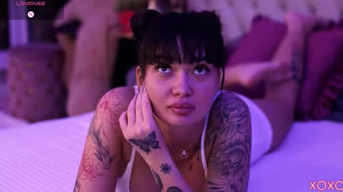 Dennise online show from October 2025 09:28:02 PM