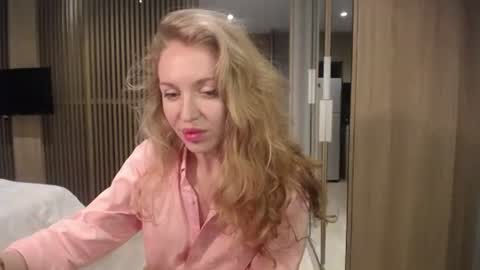 Sasha online show from October 2025 01:43:02 PM