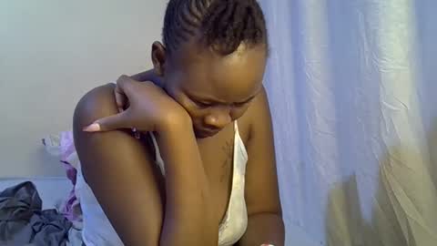 sassy_bella online show from October 2025 12:41:01 AM