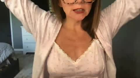 Snapshot of sassynsweetmilf chatting on June 2026 01:47:01 PM sassynsweetmilf online show from June 2026 01:47:01 PM