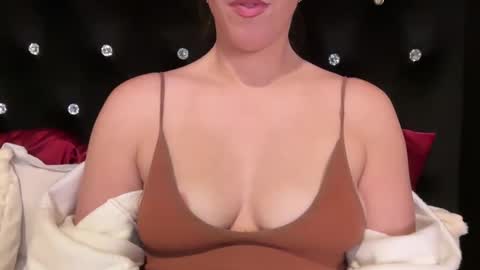 Snapshot of sassysophie333 chatting on January 2025 05:03:02 AM MazyMay333 online show from January 2025 05:03:02 AM