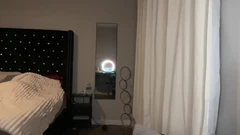 Snapshot of sassysophie333 chatting on March 2025 07:05:02 AM MazyMay333 online show from March 2025 07:05:02 AM