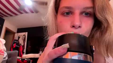 Snapshot of sassysquirtsmmm chatting on May 2026 11:11:01 PM sassysquirtsmmm online show from May 2026 11:11:01 PM