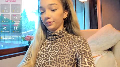 Snapshot of sassyt33n chatting on September 2025 08:20:02 AM sassyt33n online show from September 2025 08:20:02 AM