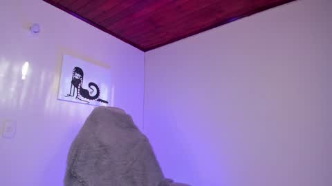    im expecting 300 thumbs up on my altar online show from January 2025 10:22:01 PM