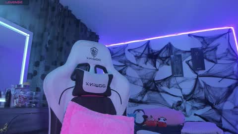    im expecting 300 thumbs up on my altar online show from October 2025 11:36:01 PM