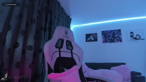    im expecting 300 thumbs up on my altar online show from November 2025 11:25:02 PM