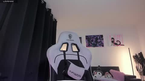    im expecting 300 thumbs up on my altar online show from April 2026 11:36:01 PM