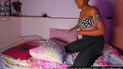 saturno_vibes online show from November 2025 09:53:01 AM